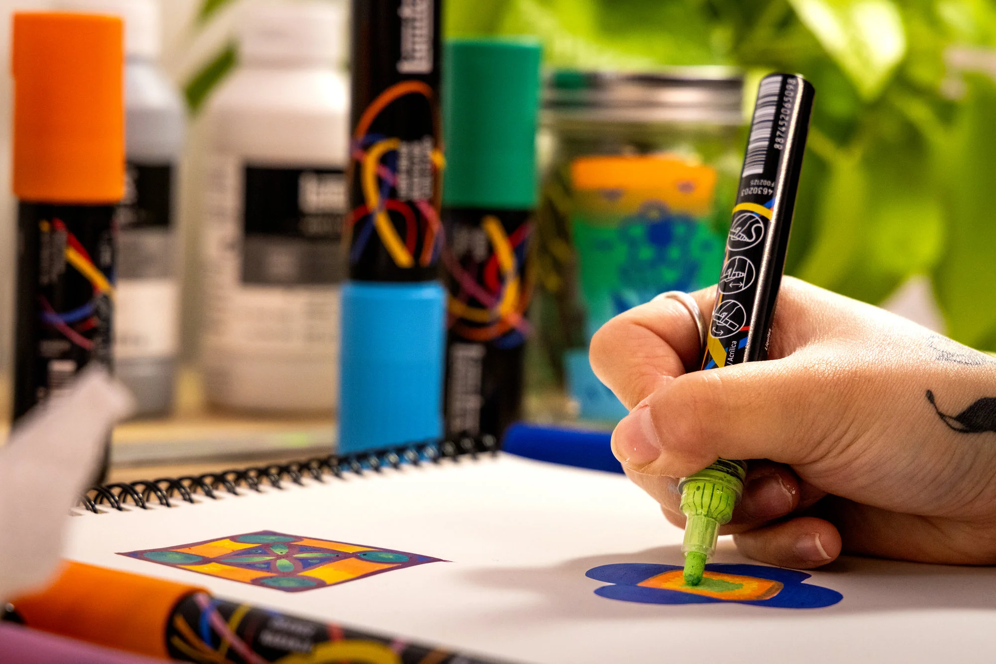Liquitex  Marker 2mm Set of 3 - Monochrome - Image 7